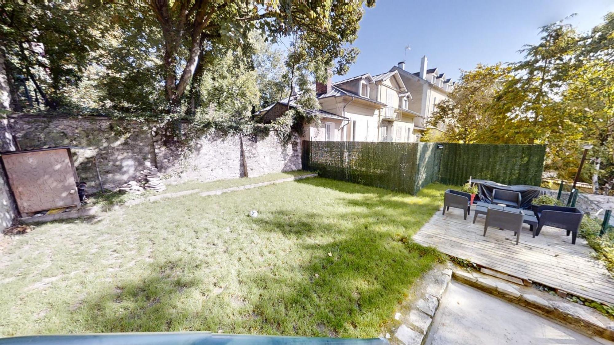 Calme Au Bord De Seine A Melun Avec Jardin Terrasses Et Vue Sur La Seine Apartment